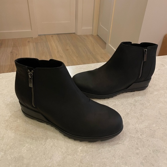 SOREL Evie II Zip Waterproof Ankle Boot (Women) In Black Size 11 - Picture 3 of 13